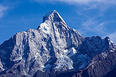 特别好评生存恐怖游戏《潜渊症》迎来三周年纪念，玩家突破200万